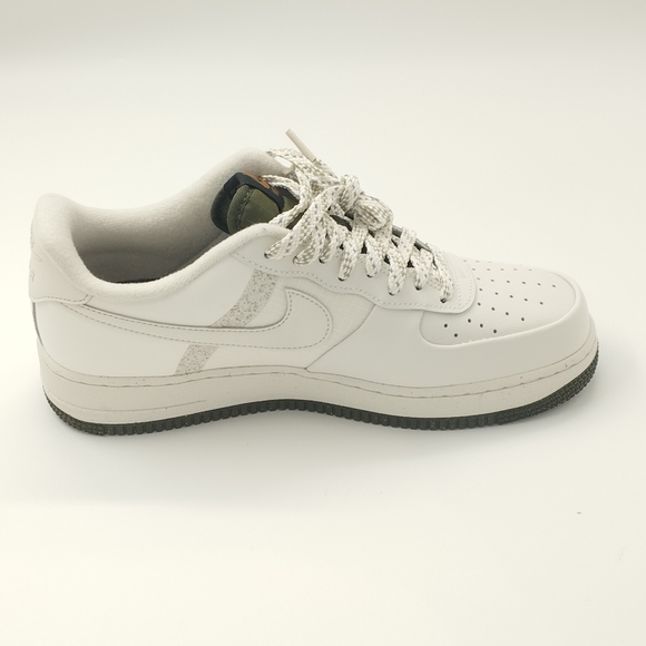 Air force 1 07 LV8 size 10US mens 11.5 womens - Picture 6 of 9